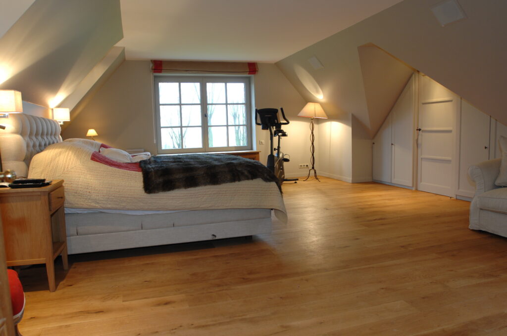Vaste chambre sous combles