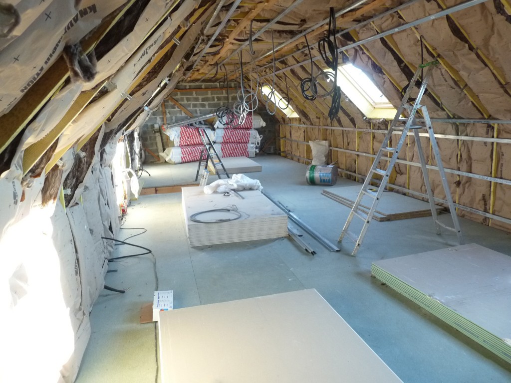 VELUX® posés, isolation en cours